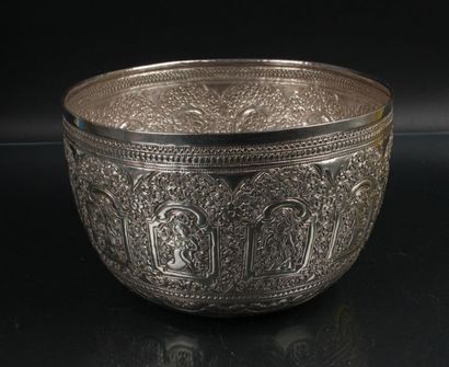 CAMBODGE - Vers 1900
Deux bols en argent...