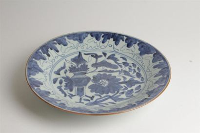 CHINE (SWATOW)
Coupe circulaire en porcelaine...