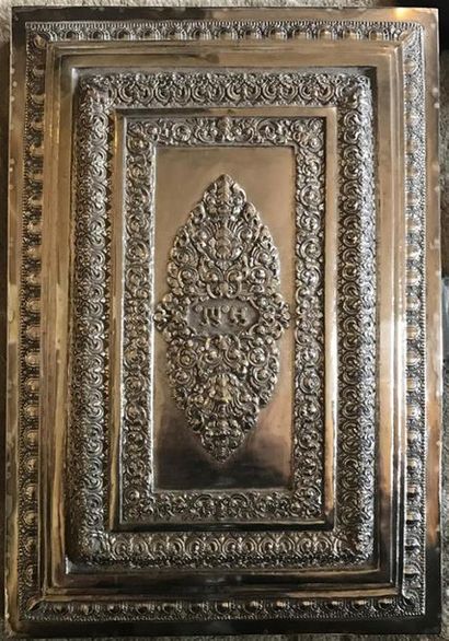 RELIURE de livre en argent à riche décor...