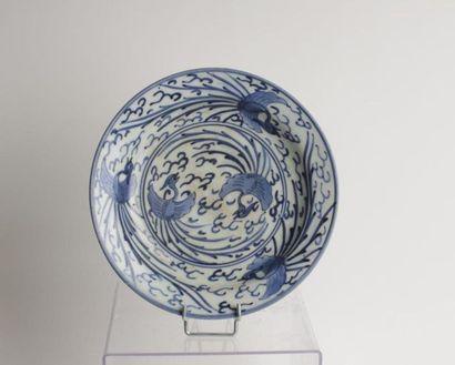 JAPON
Petit plat en porcelaine à décor en...