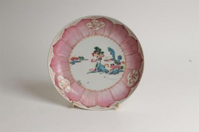 CHINE
Coupe circulaire en porcelaine à décor...