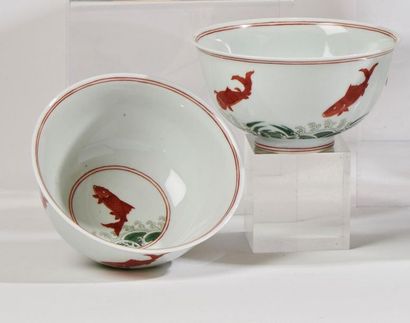 CHINE
Deux bols en porcelaine à décor polychrome...