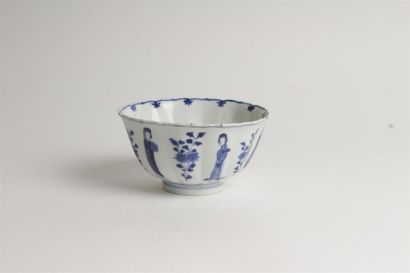 CHINE
Bol en porcelaine à paroi côtelée à...