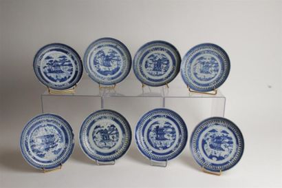 CHINE POUR LE VIETNAM
Huit coupes en porcelaine...