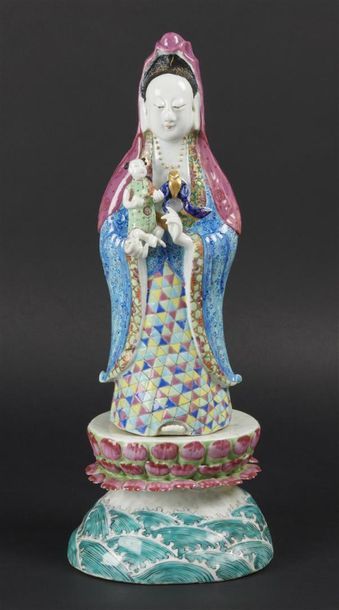 CHINE
Grande figure de Guanyin en deux parties...