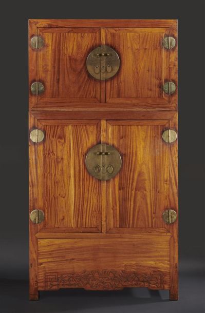 CHINE - XIXe siècle
Armoire et son coffre...