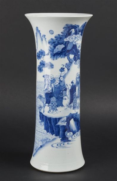 CHINE
Grand vase de forme cornet en porcelaine...