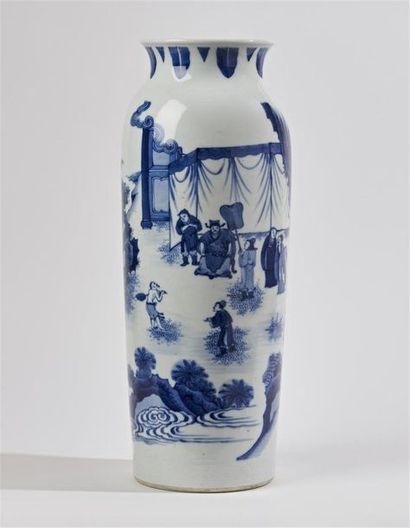 CHINE
Vase de forme rouleau en porcelaine...