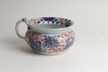 CHINE
Pot de chambre rond en porcelaine à...