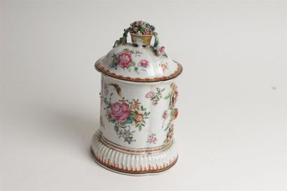 CHINE
Porte-montre en porcelaine en forme...