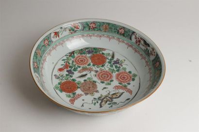CHINE
Coupe circulaire en porcelaine à décor...