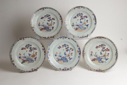 CHINE
Suite de cinq assiettes en porcelaine...