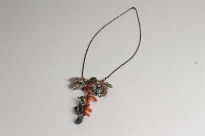 CHINE - Vers 1900
Collier avec un pendentif...