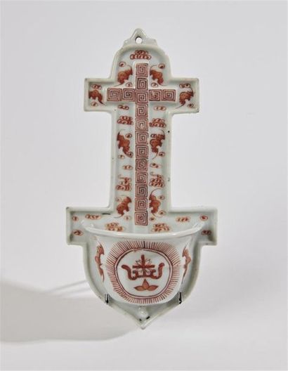 CHINE
Bénitier d'applique en porcelaine à...
