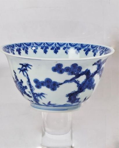 CHINE
Bol en porcelaine à décor en bleu sous...
