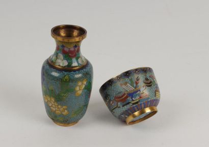 CHINE - Début XXe siècle
Bol et vase en bronze...