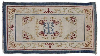 CHINE
Deux tapis en laine, l'un de forme...