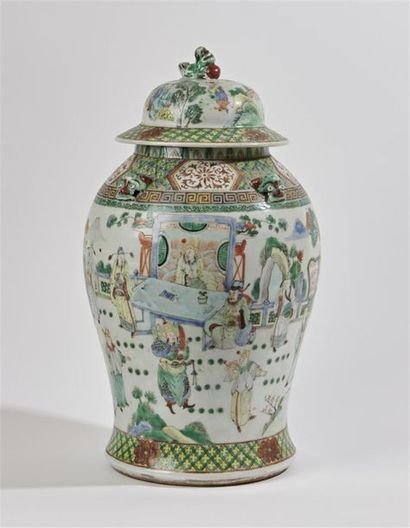 CHINE
Potiche balustre couverte en porcelaine...