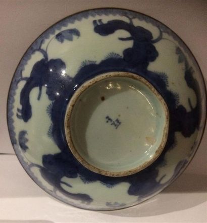CHINE POUR LE VIETNAM
Coupe en porcelaine...