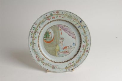 CHINE
Assiette en porcelaine à décor polychrome...