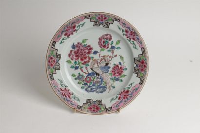 CHINE
Assiette en porcelaine à décor polychrome...