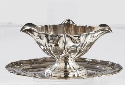 SAUCIERE en argent uni 950 °/oo sur plateau...