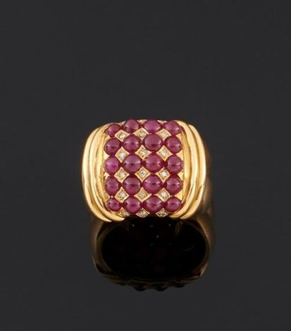 BAGUE en or jaune 750°/oo gravé à décor de...