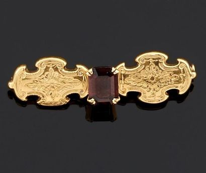 BROCHE en or jaune 750°/oo gravé à décor...