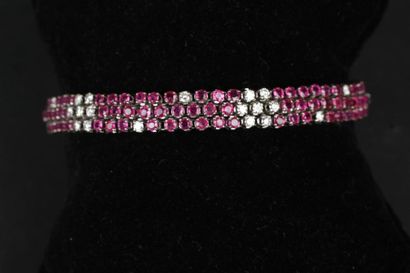 BRACELET souple et articulé en or gris 750°/oo...