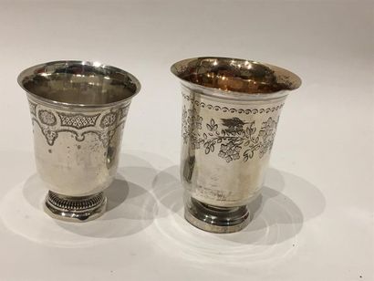 DEUX TIMBALES tulipe en argent 950°/oo posant...
