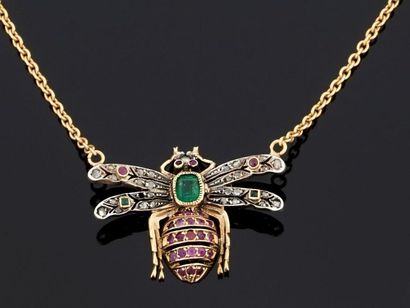 PENDENTIF en or jaune et argent stylisé d'un...
