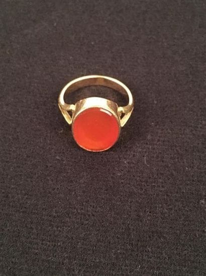 BAGUE en or jaune 750°/oo ornée d'une pierre...