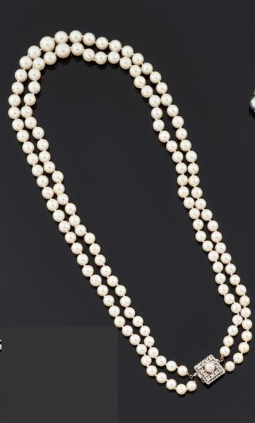 COLLIER deux rangs de soixante-cinq et soixante-et-onze...