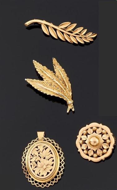 LOT en or comprenant : une broche feuille...
