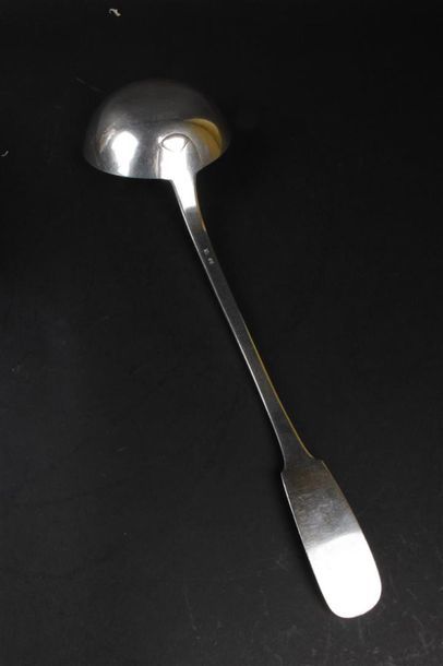 LOUCHE en argent 950°/oo, modèle uni plat.
Travail...