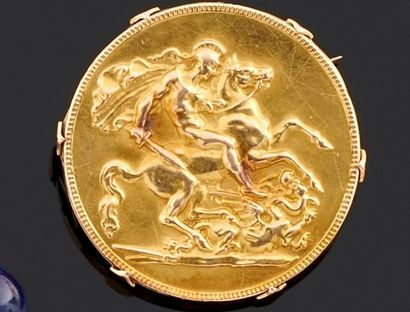 BROCHE ronde en or jaune 750°/oo gravé au...