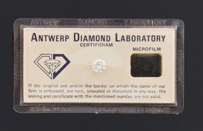 DIAMANT sous scellé de forme ronde et de...