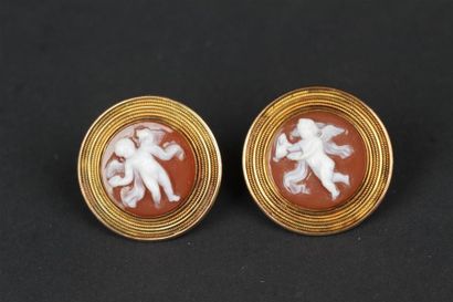 PAIRE DE BOUCLES D'OREILLE en or jaune 375°/oo...