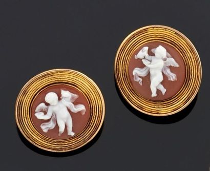 PAIRE DE BOUCLES D'OREILLE en or jaune 375°/oo...