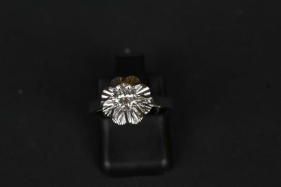 BAGUE en or gris 750°/oo et platine 850°/oo...