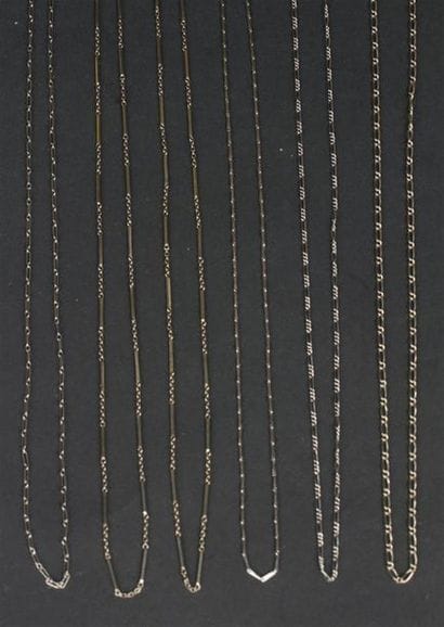 LOT de six chaînes articulées en or gris...