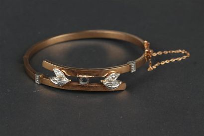 BRACELET rigide ouvrant en or jaune 750°/oo,...