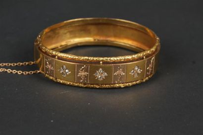 BRACELET rigide ouvrant en or jaune 750°/oo,...