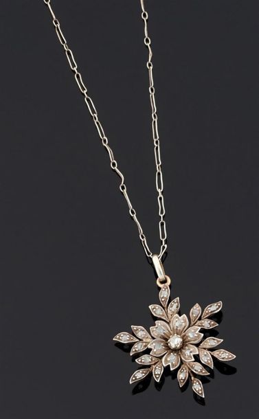 COLLIER articulé en argent retenant en pendentif...