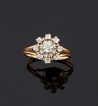BAGUE en or jaune 750°/oo de deux tons et...