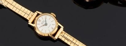 ARSA
Montre bracelet de dame en or jaune...