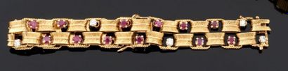 BRACELET articulé en or jaune 750°/oo ajouré,...
