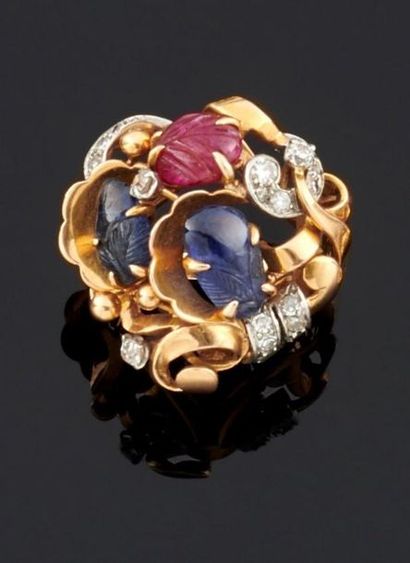 BAGUE en or jaune 750°/oo, à décor de volutes...