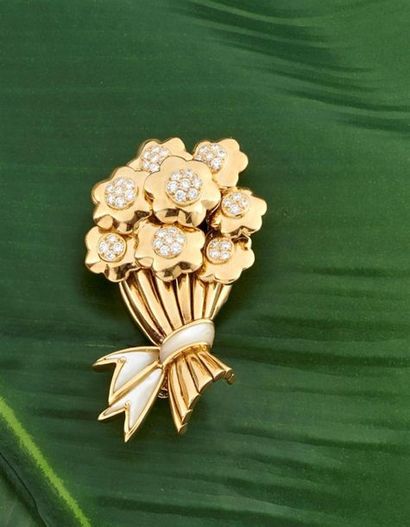 VAN CLEEF & ARPELS
Clip de revers en or jaune...