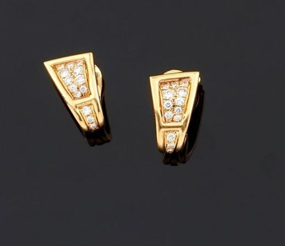 VAN CLEEF & ARPELS
Paire de boucles d'oreille...